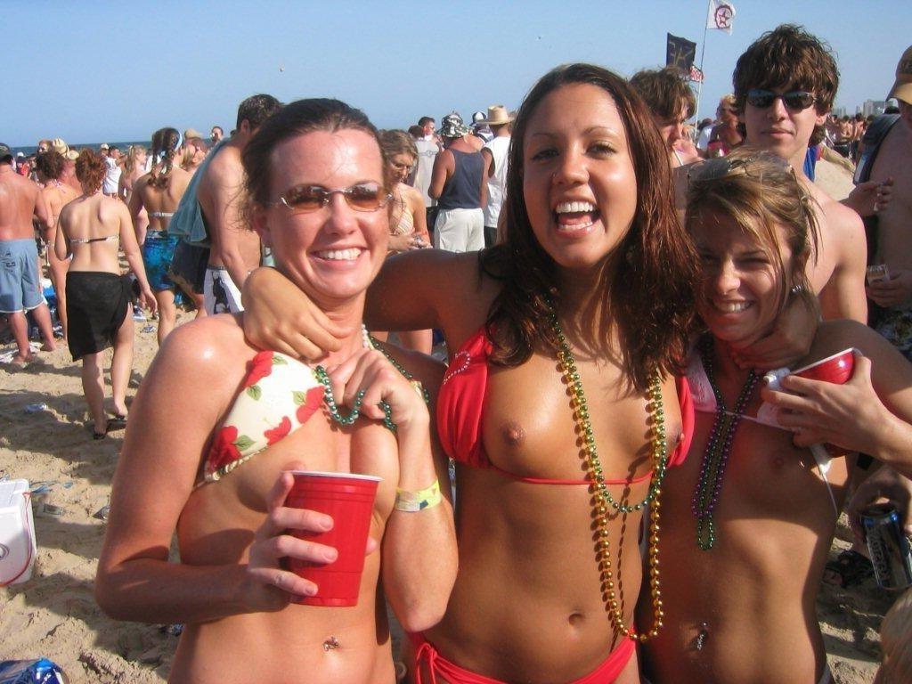 18P Drunk girls flashing and fucking in public placest
