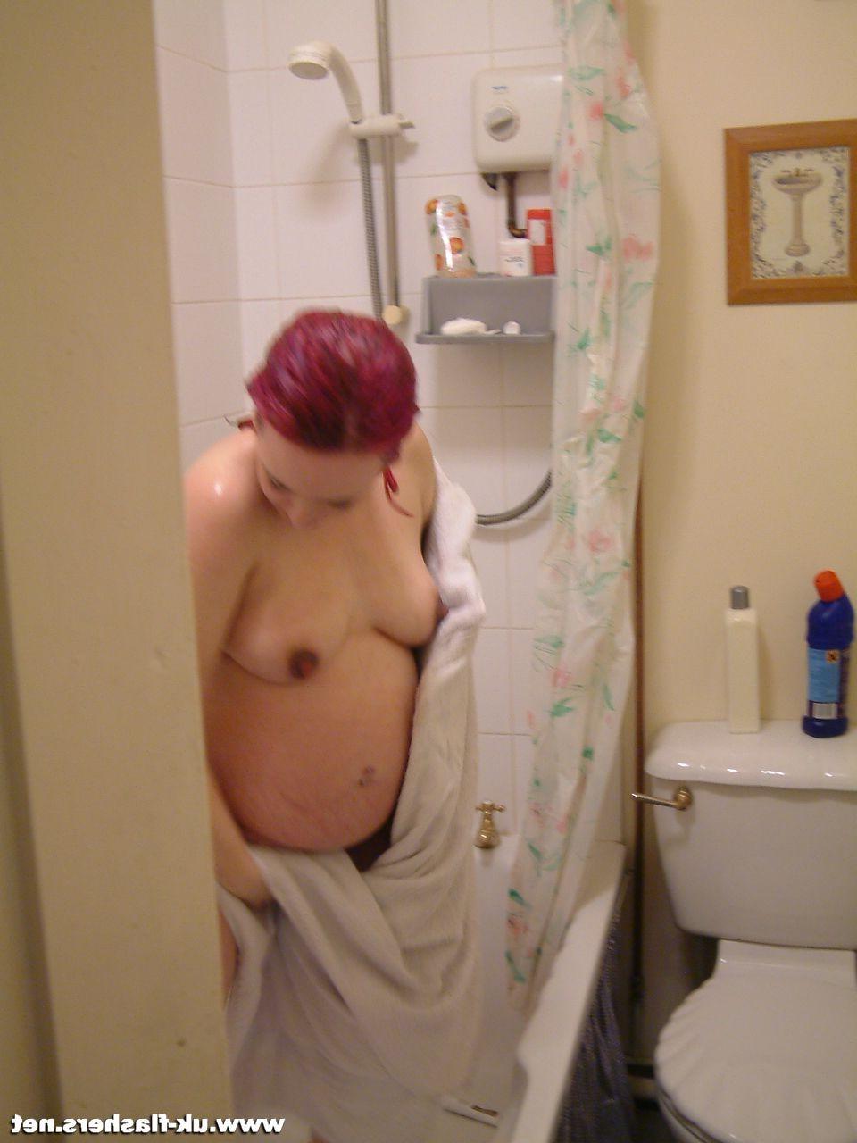 16P Pregnant amateur voyeurs secret showering and redheaded ex girlfriends spy foota
