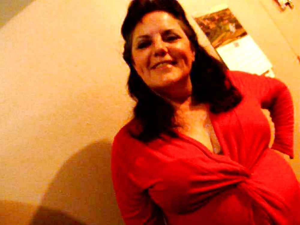 18P Lorenda's fat pudgy BBW pussy shots and tit's.