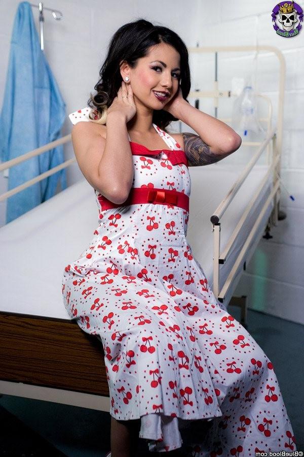 14P Tattooed amateur babe strips out of her dress