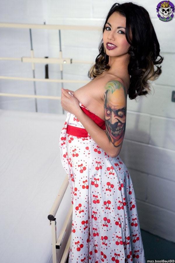 14P Tattooed amateur babe strips out of her dress