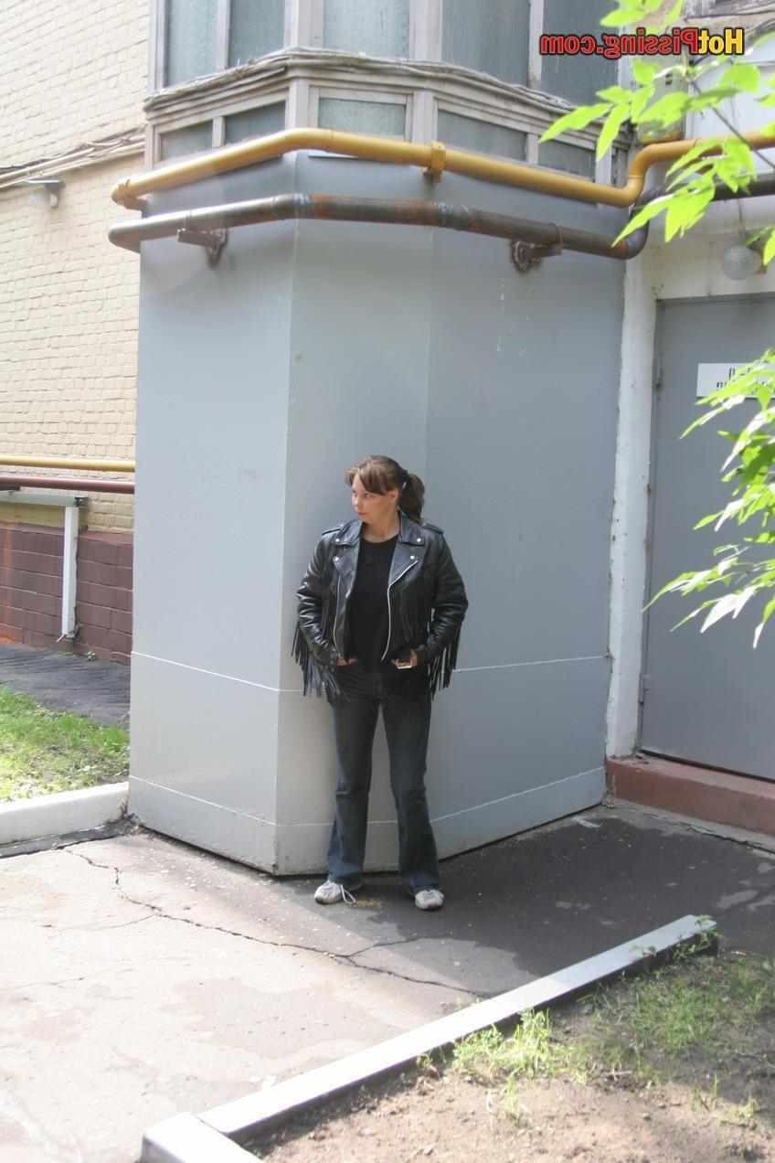 15P Slut pissing in public