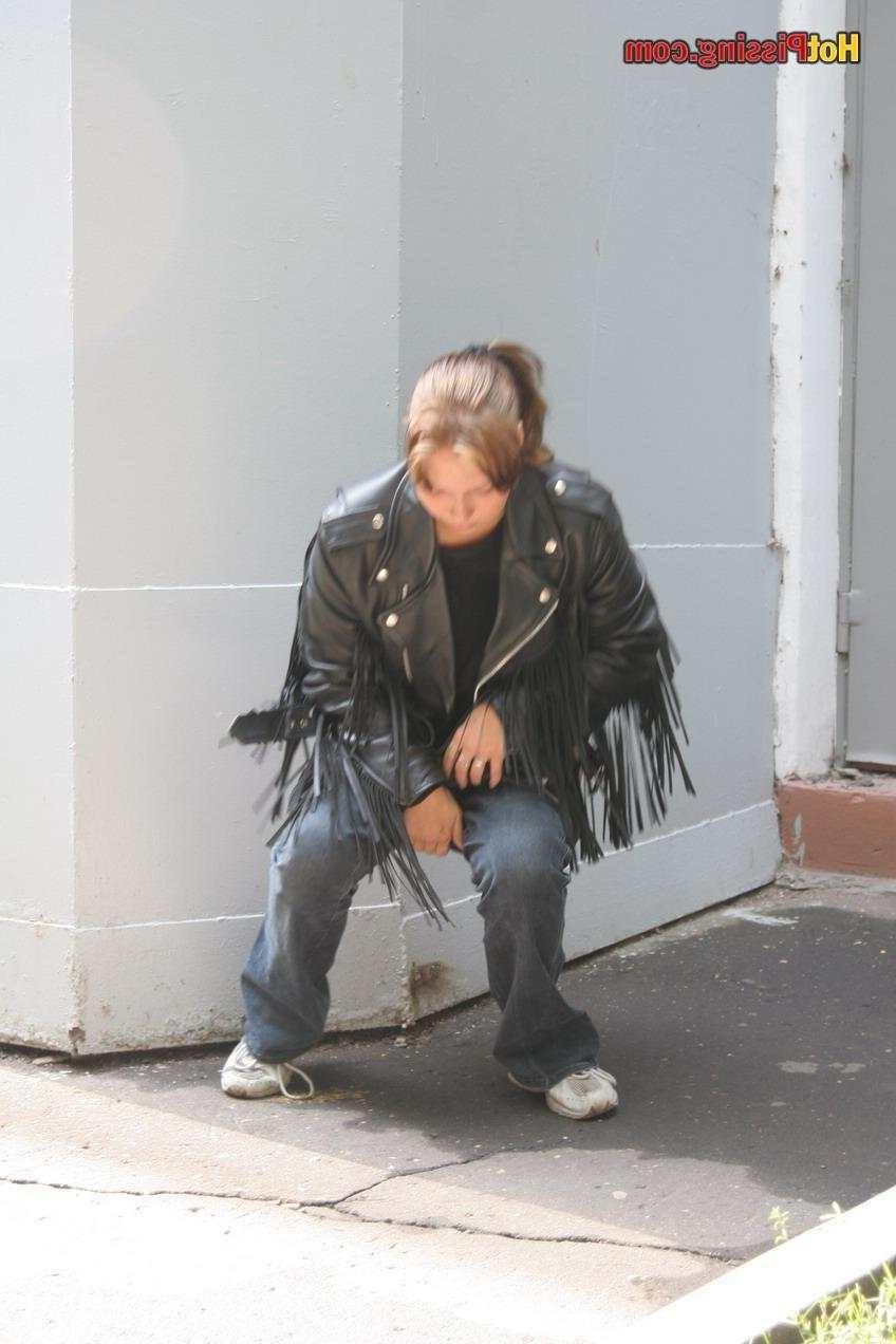 15P Slut pissing in public