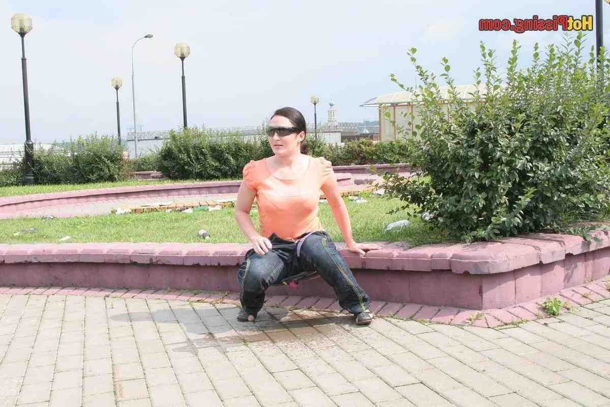 15P Slut pissing in public