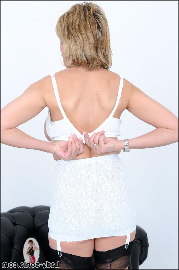 15P White girdle and nylons busty mature british trophy wife sonia