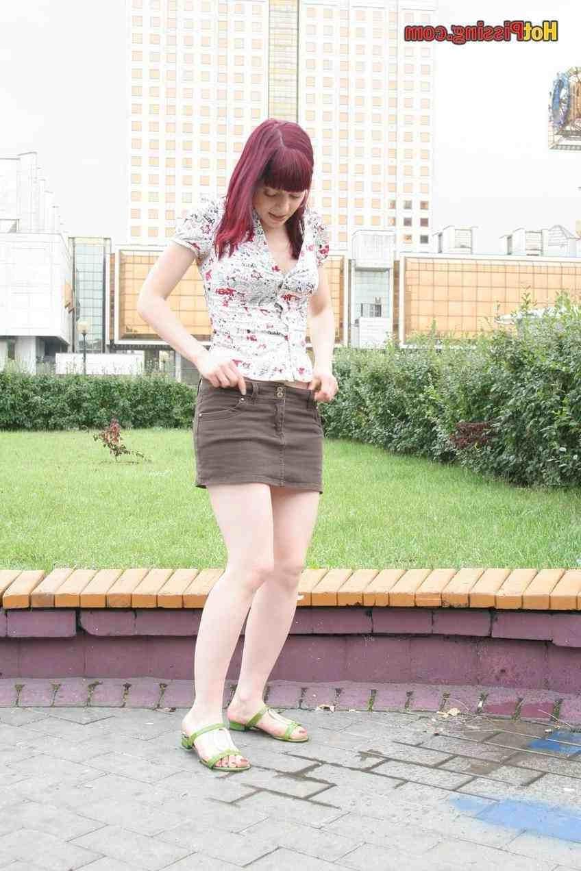 15P Slut pissing in public
