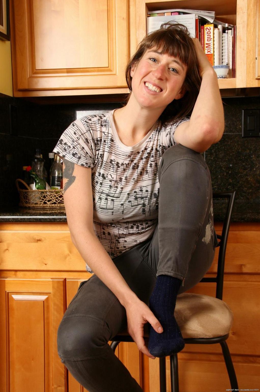 15P Hairy natural amateur teen Charley spreading