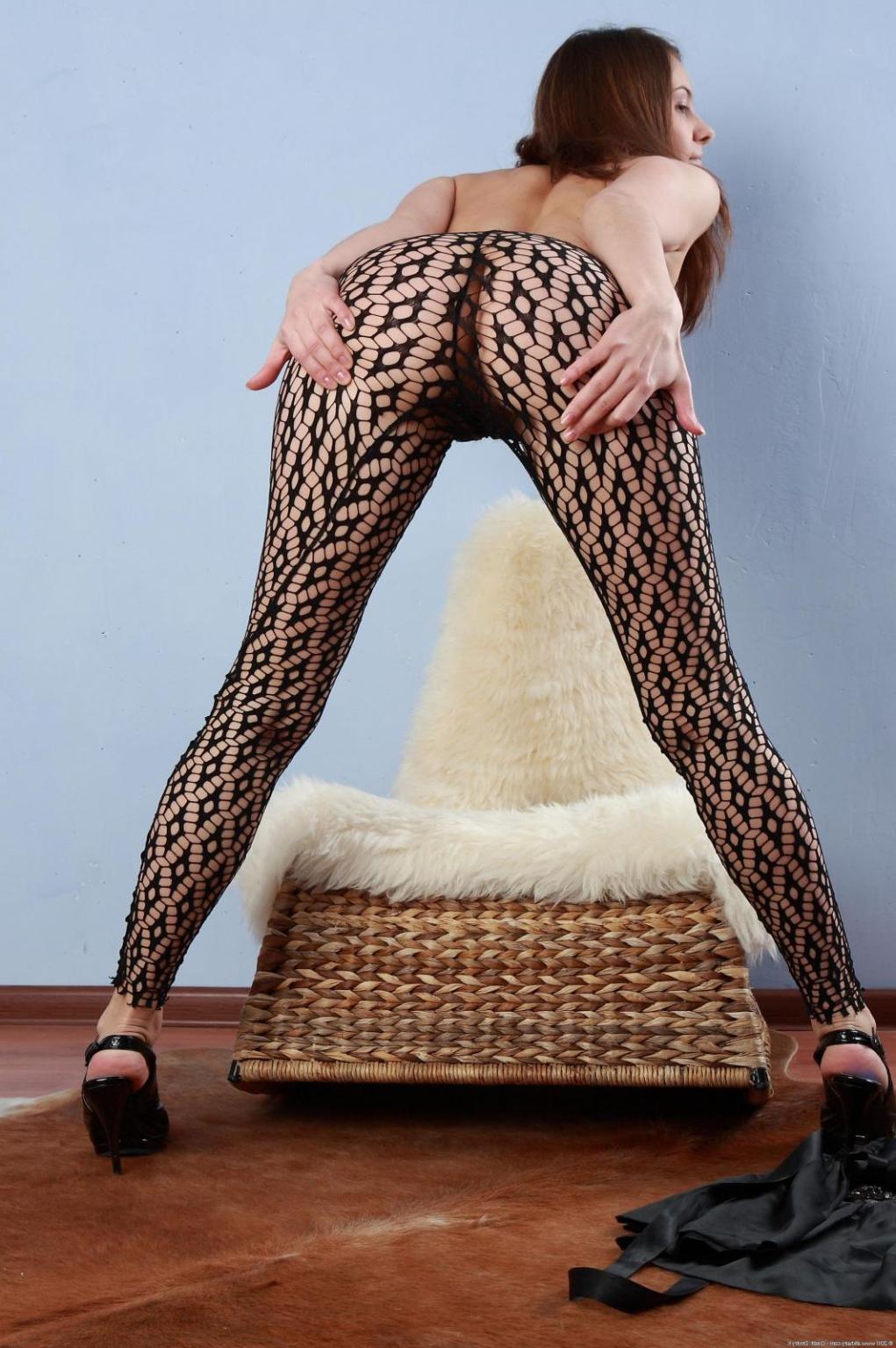 15P Hairy natural amateur Kristina spreading muff