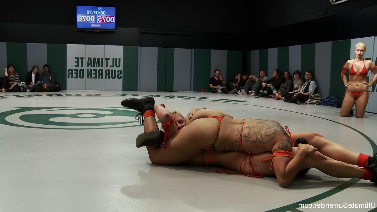 24P Group of kinky lesbian babes in real lesbo wrestling in public