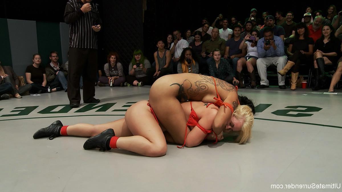 24P Group of kinky lesbian babes in real lesbo wrestling in public