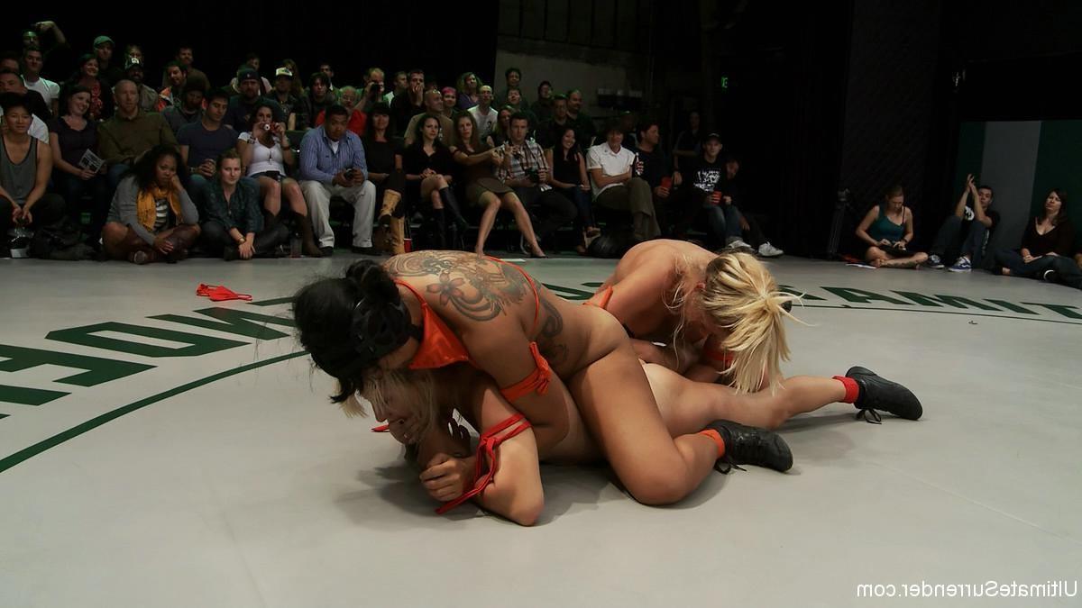 24P Group of kinky lesbian babes in real lesbo wrestling in public