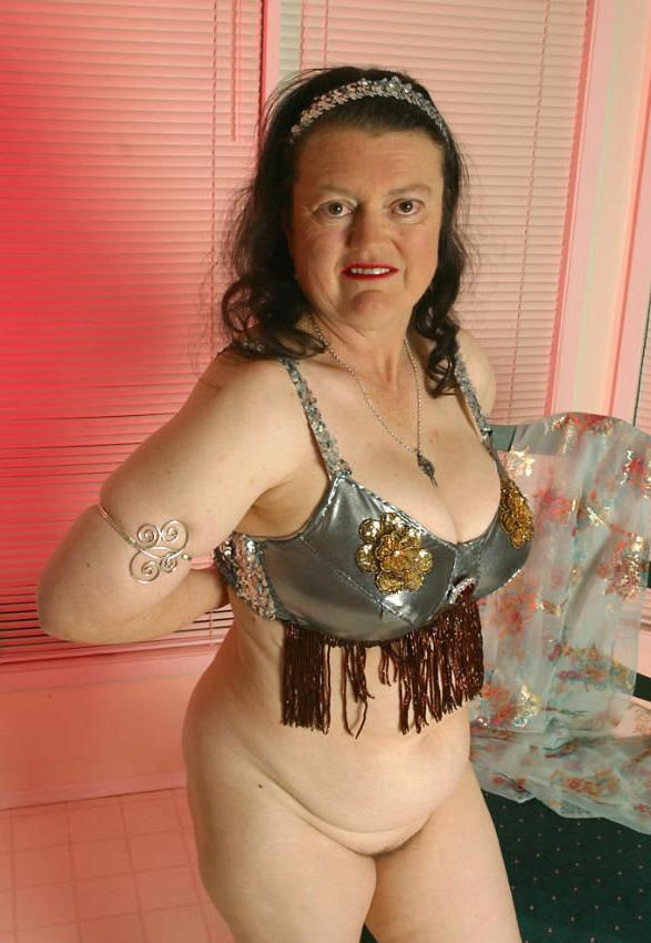 15P Hot Turkish granny dancing at home