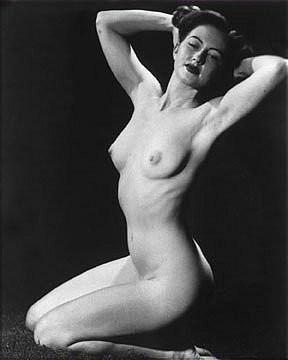 16P naughty vintage girls from the retro 1950s posing nude