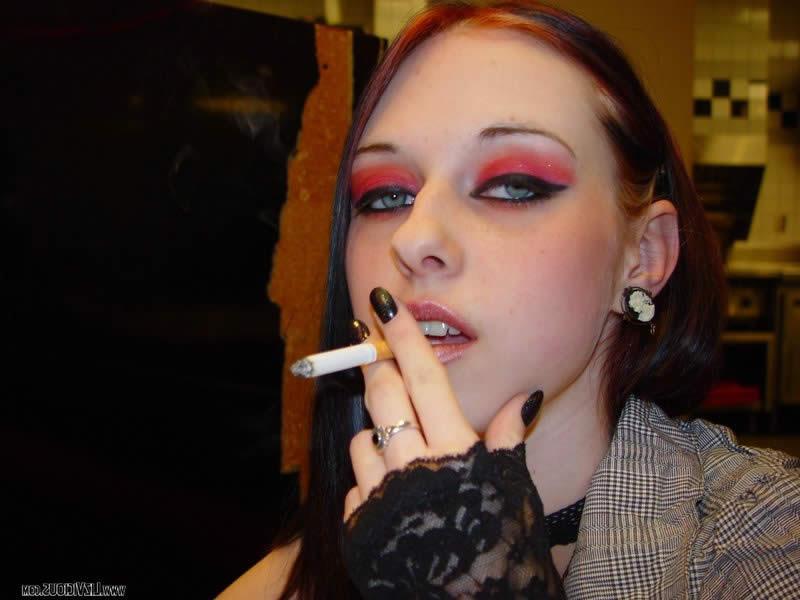 16P Smoking goth chick flashes her tits in a diner