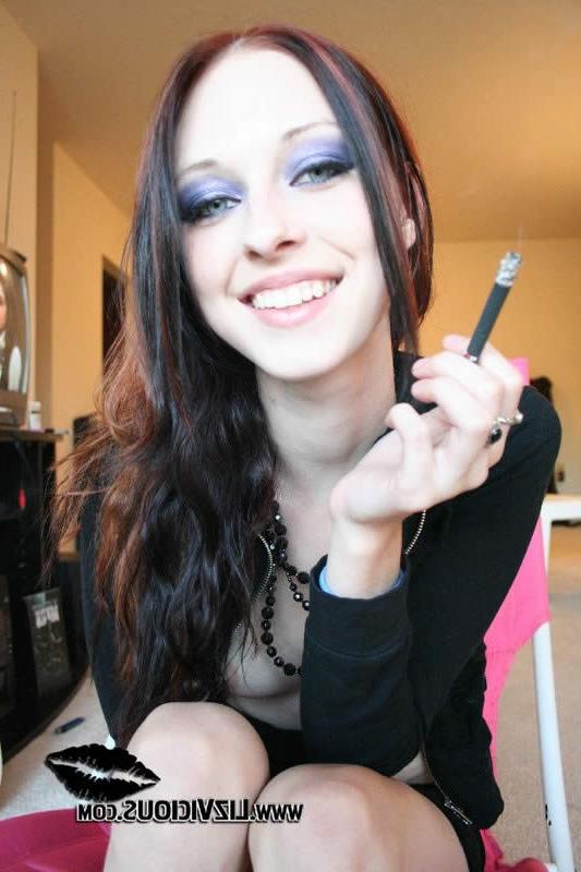 16P Redhead goth teen liz vicious smoking