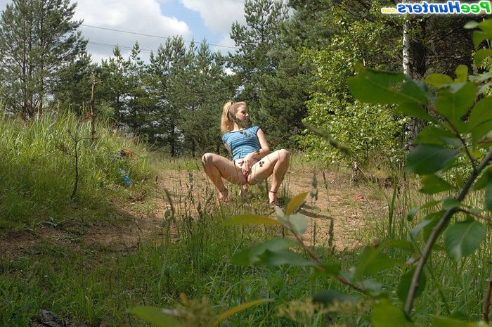 15P Blonde chick strips down and pees in the nature