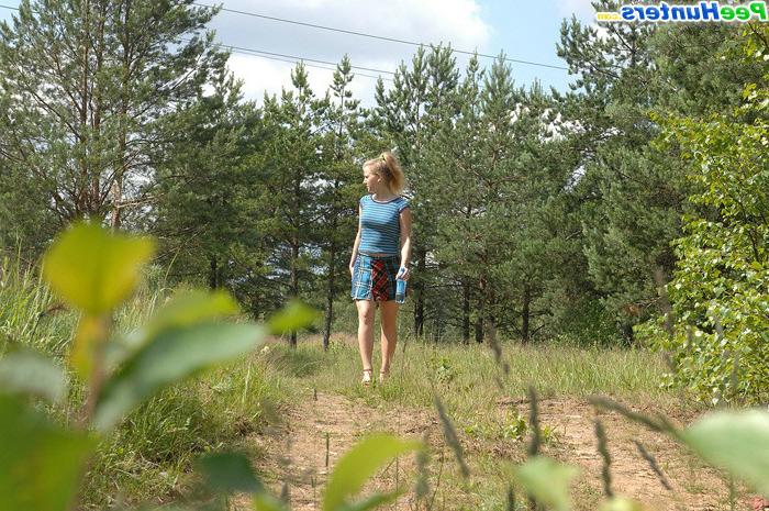 15P Blonde chick strips down and pees in the nature