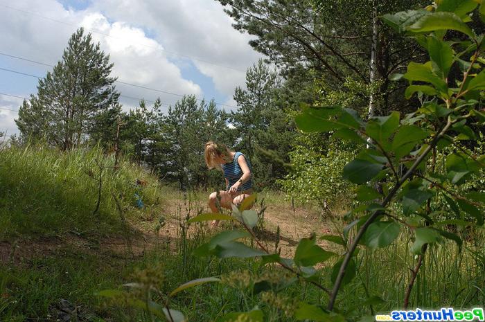15P Blonde chick strips down and pees in the nature