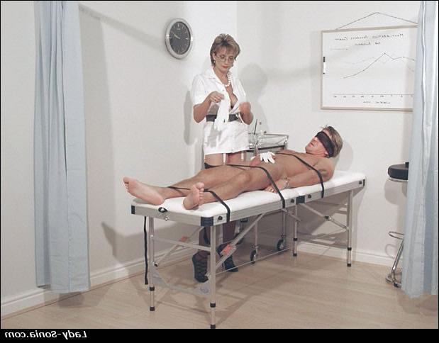 15P British fetish queen in XXX action