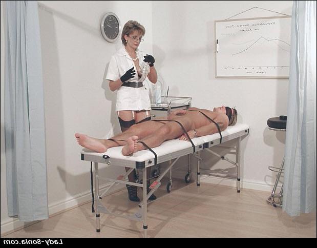 15P British fetish queen in XXX action