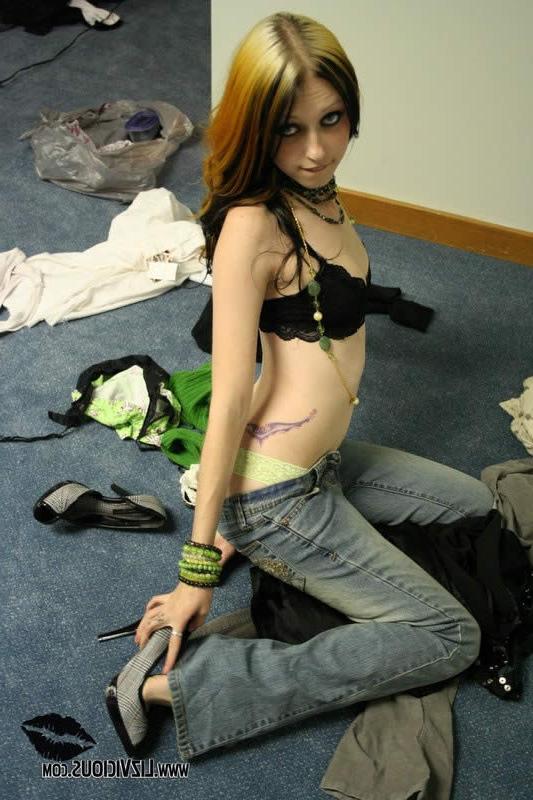 16P Cute redhead goth chick teasing on the floor