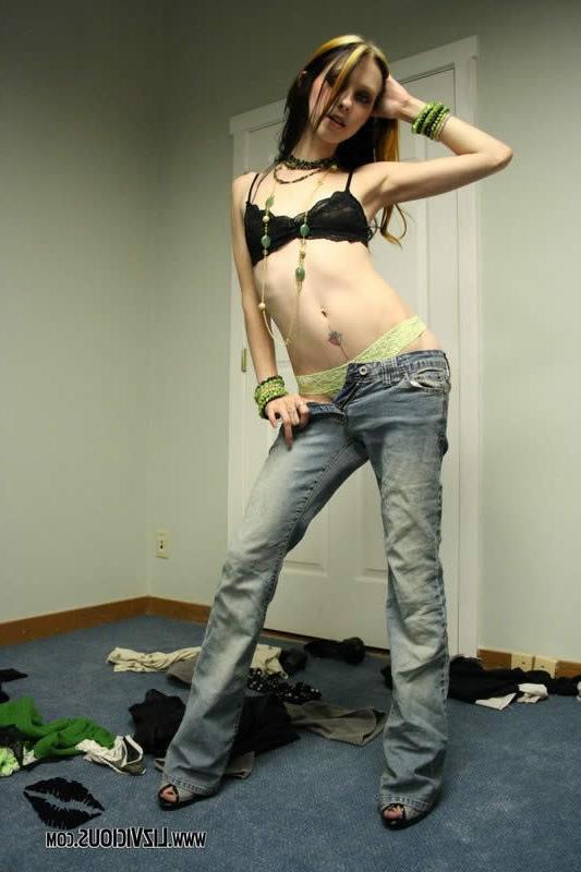 16P Cute redhead goth chick teasing on the floor