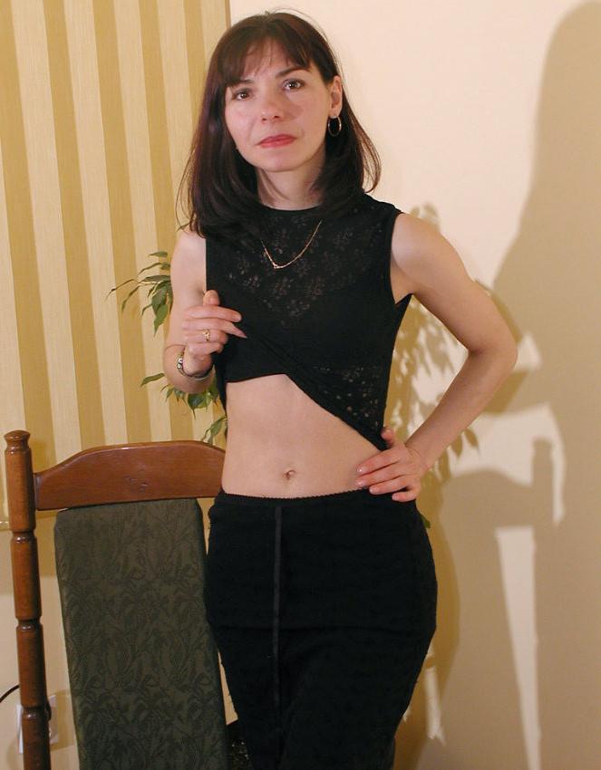 20P Skinny mature lady in dark lingerie