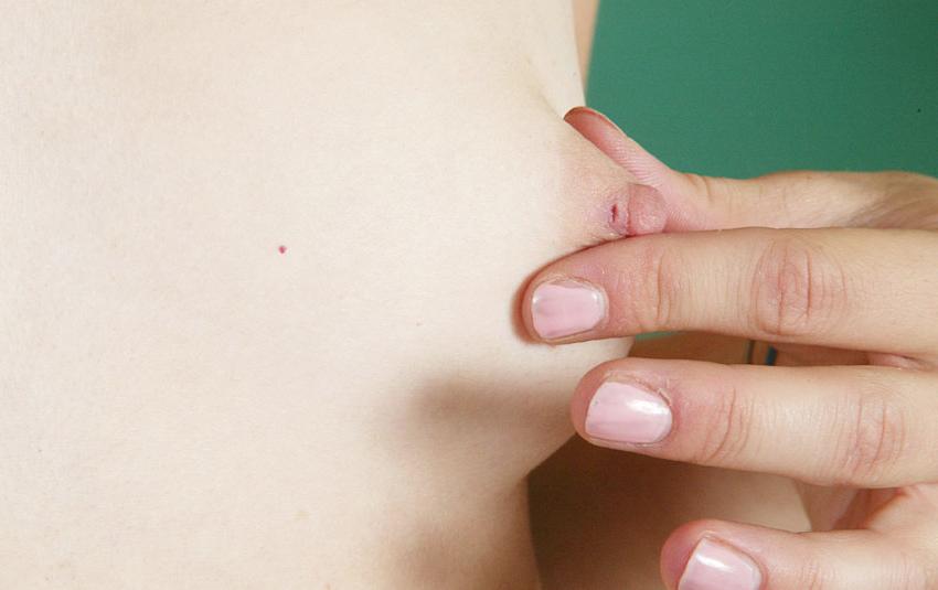 20P Amateur redhead exposing small tits