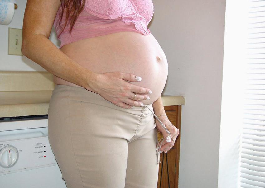 20P Beautiful pregnant girl in kitchen