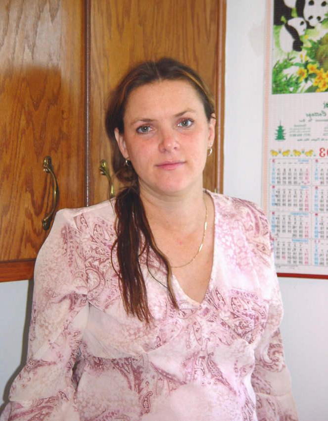 20P Beautiful pregnant girl in kitchen