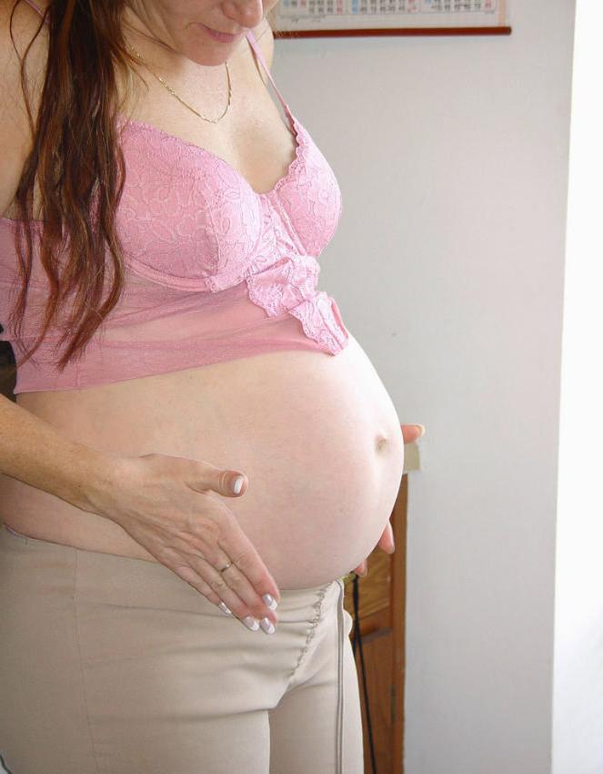 20P Beautiful pregnant girl in kitchen