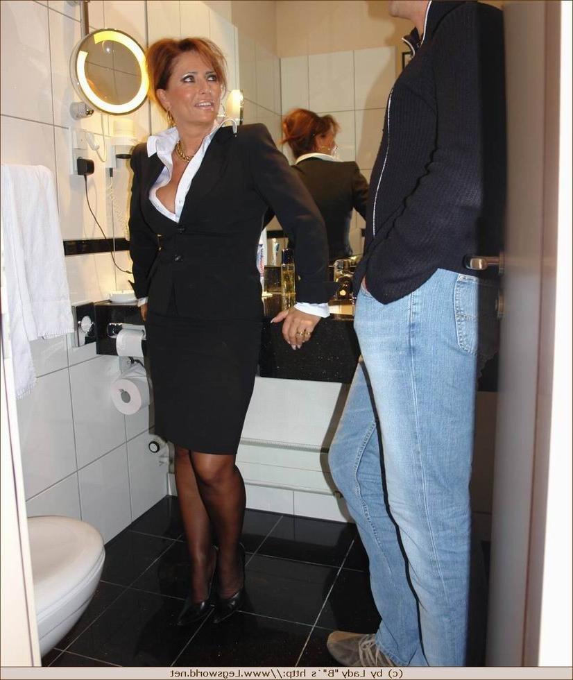 12P Elegant stocking lady teasing cock