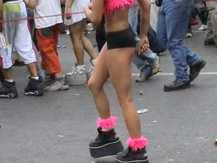 20P Tattooed girl shows boobs in public