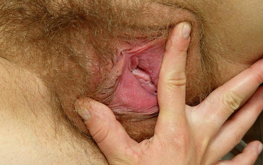 20P Hairy blond spreadin pit in kitchen