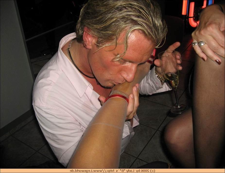 12P Swingers having a foot fetish party