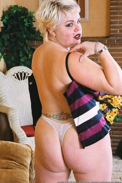 16P Plump Tattooed Older Goth Gal Pulls Her Pussy Ring