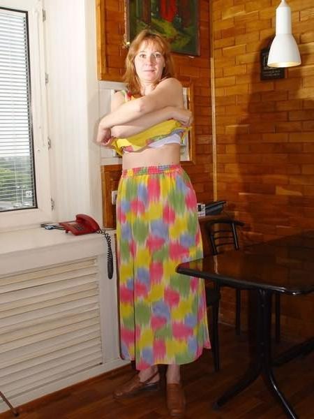 16P Milf red head spread hairy cunt in kitchen