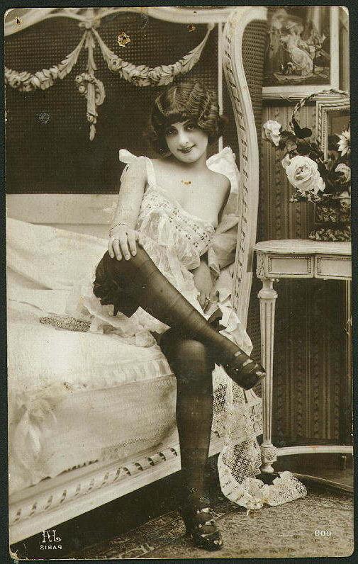 16P Vintage babes in classy stockings