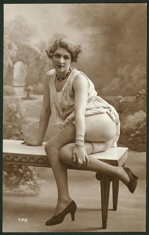 16P Vintage babes in classy stockings