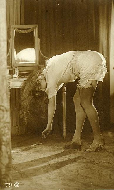 16P Vintage babes in classy stockings