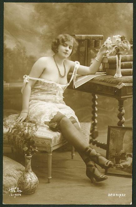 16P Vintage babes in classy stockings