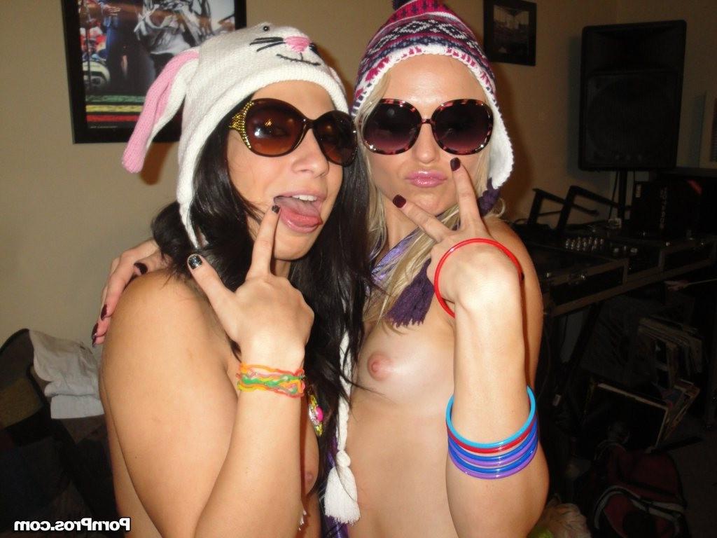 16P Natalia Rouge and Allie Jordan having fun at home