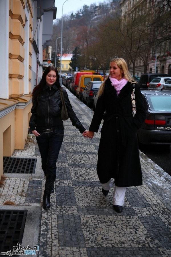 16P Russian teen brings a girlfriend home to watch