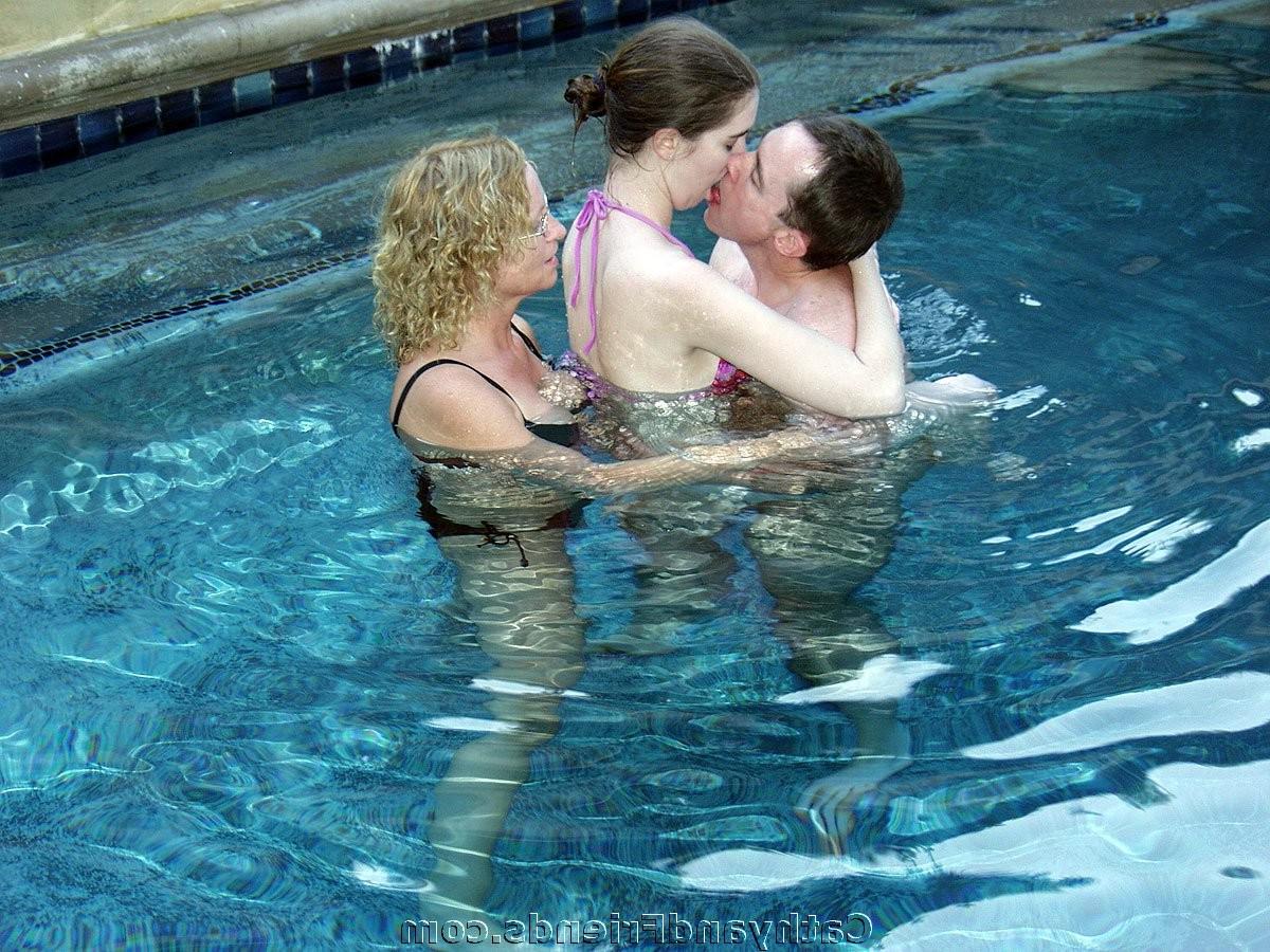 16P Two wives cocksharing outdoors near pool