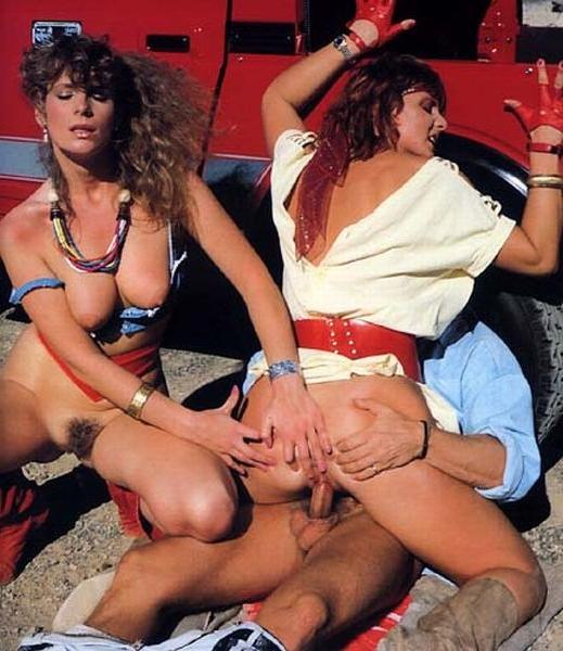 16P Two retro ladies fucked in the desert