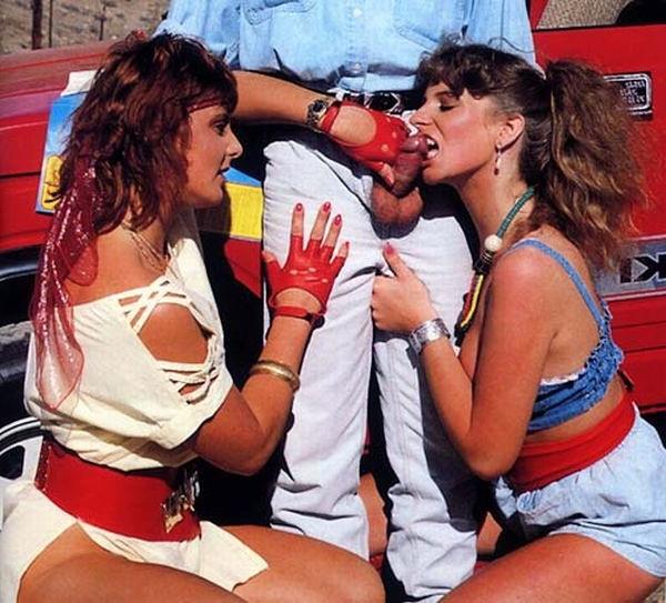 16P Two retro ladies fucked in the desert