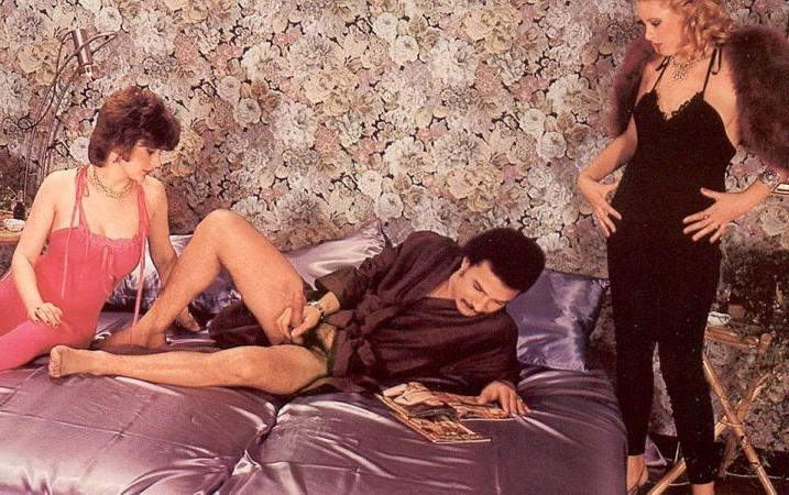 16P Black pimp shags his two horny retro whores