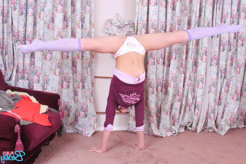 16P Flexible teen girl with tiny tits