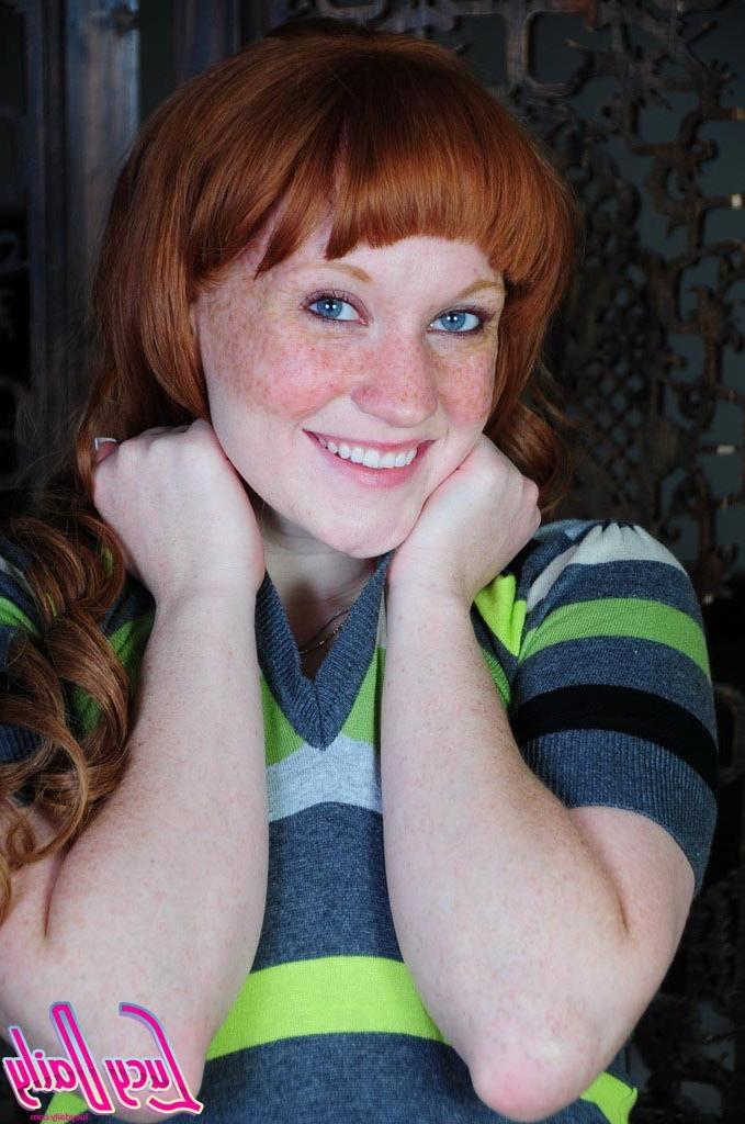 16P Pale redhead girl flashing pussy and tits