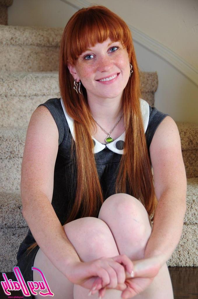 16P Pale redhead girl shows tits